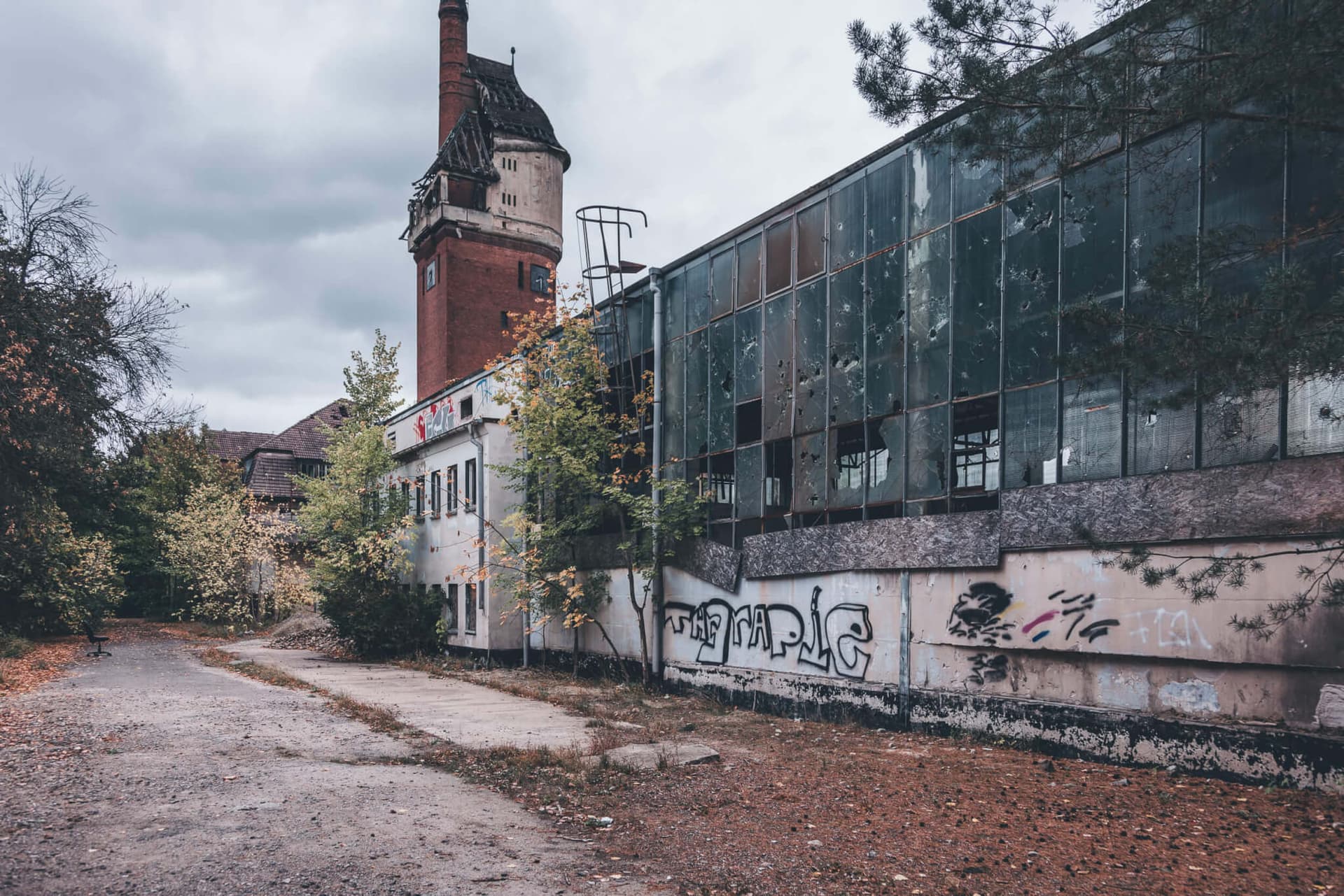 Landesirrenanstalt Teupitz – Außenansicht einer verlassenen Heilstätte