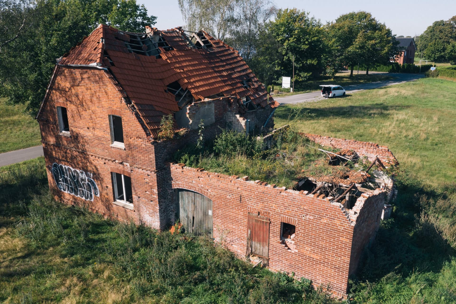 Wohnhaus am Ortsrand — Aufnahme 3