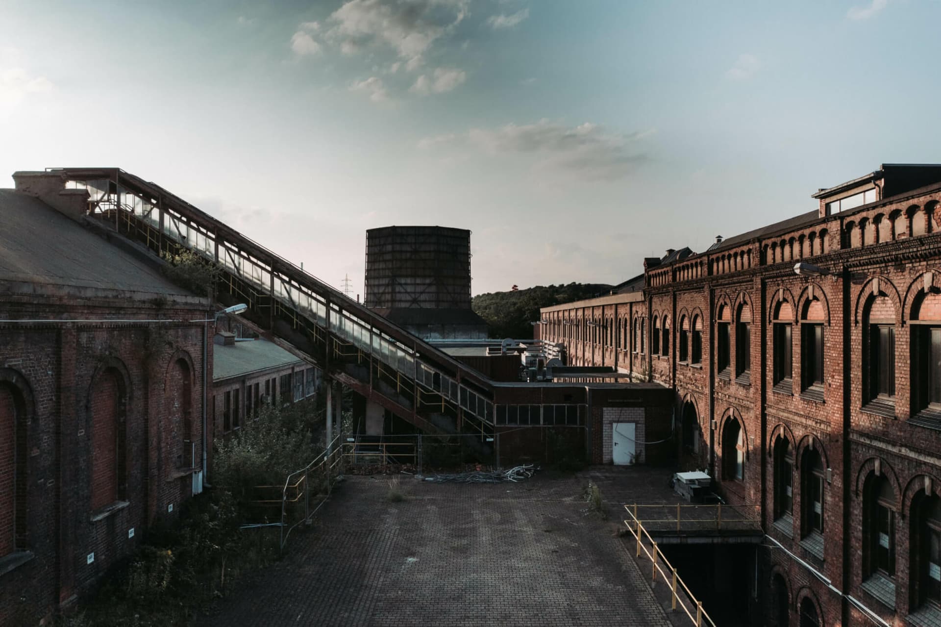 Zeche Heinrich-Robert (Waschkaue) – Außenansicht eines verlassenen Industriegebäudes